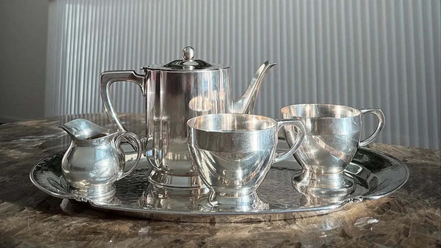 Elegant Vintage Silver-Plated Teapot – Made in Switzerland